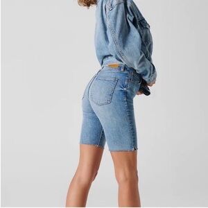 NEW denim forum aritzia the yoko bermuda jean short denim size 25